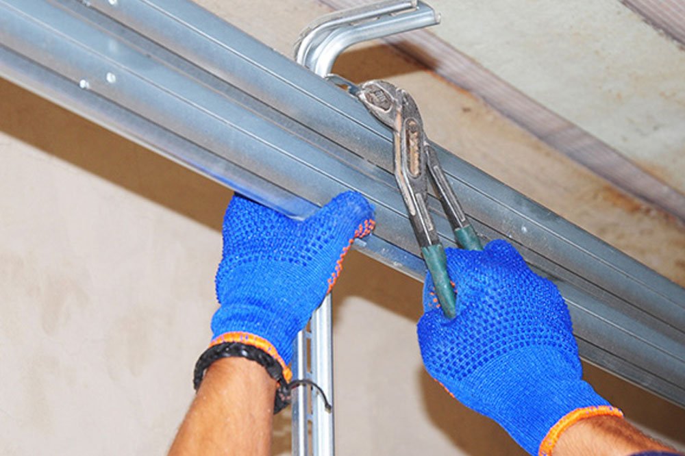 tips for working with a garage door company
