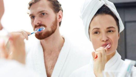 4 everyday habits general dentists recommend for stronger teeth